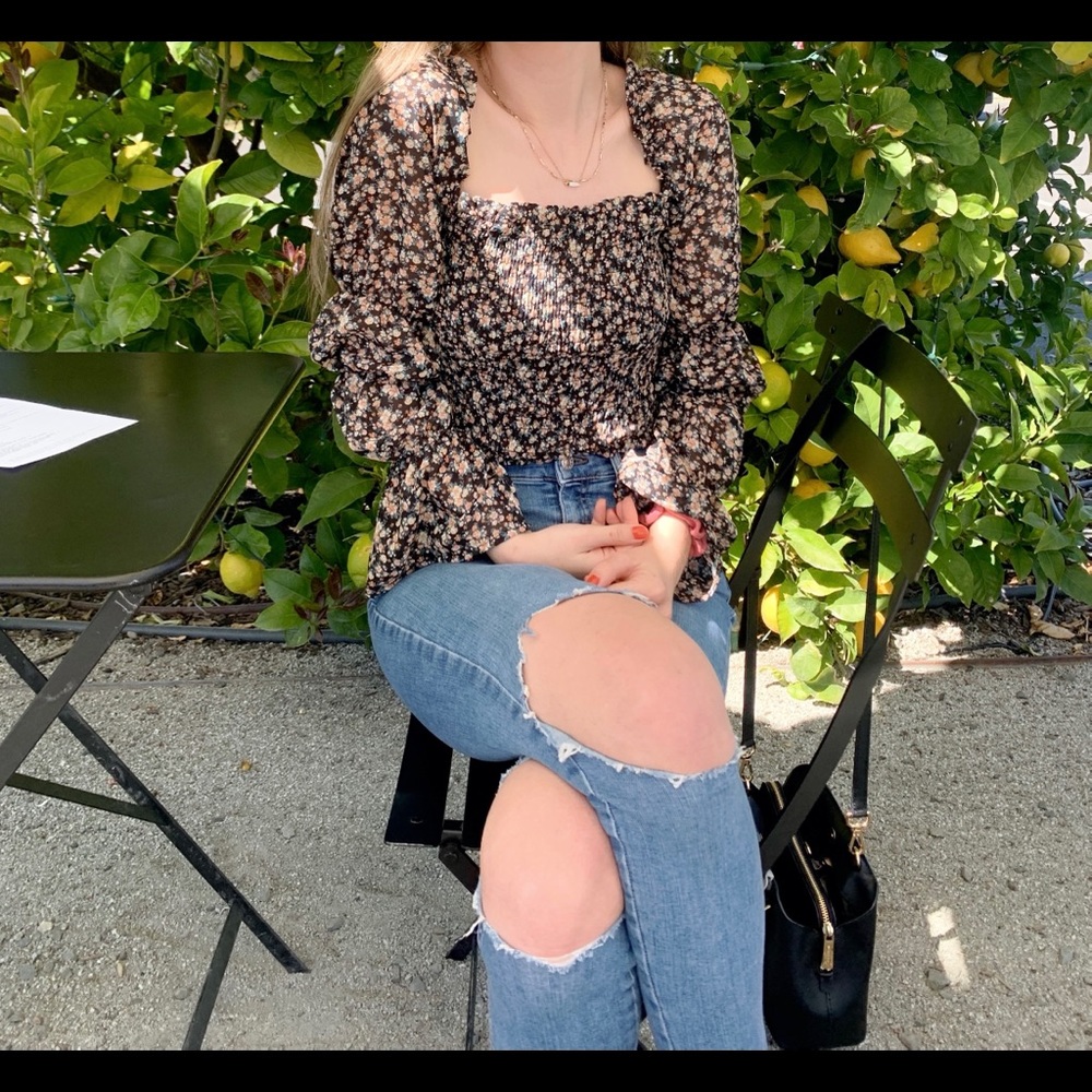 Puffy sleeve blouse